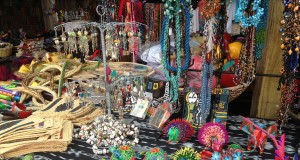 Mercatino di piccolo antiquariato e artigianato in Corso Italia a Orbetello