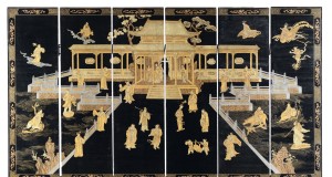 Asta di Arte Orientale, Cambi di Genova. Lotto 142810, paravento in legno laccato composto da sei pannelli raffiguranti scena di vita di corte, Cina, XX secolo